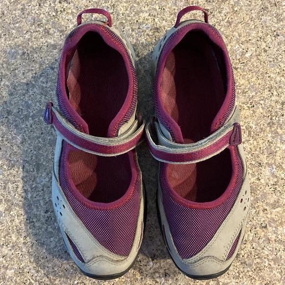 L.L. Bean Sandals or Sneakers? 7 Velcro Closure - Picture 10 of 17